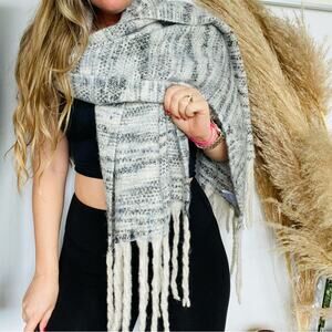 NEW NORDSTROM White Grey Chunky Knit Tassel Woven Oversized Classic Scarf Wrap